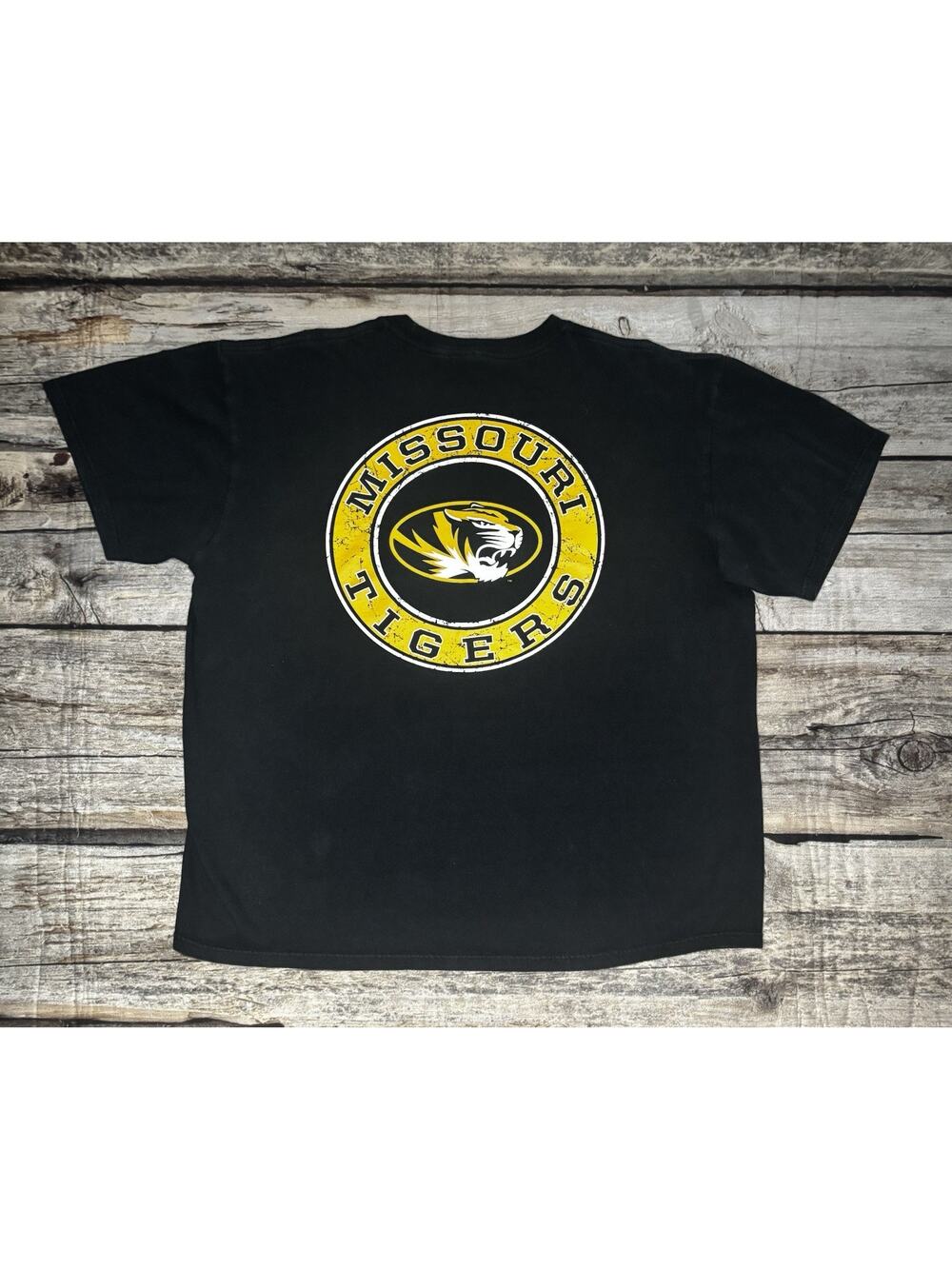 Missouri Tigers T Shirt NCAA College Fan Tee Mizzou Distressed Logo Mens Size XL